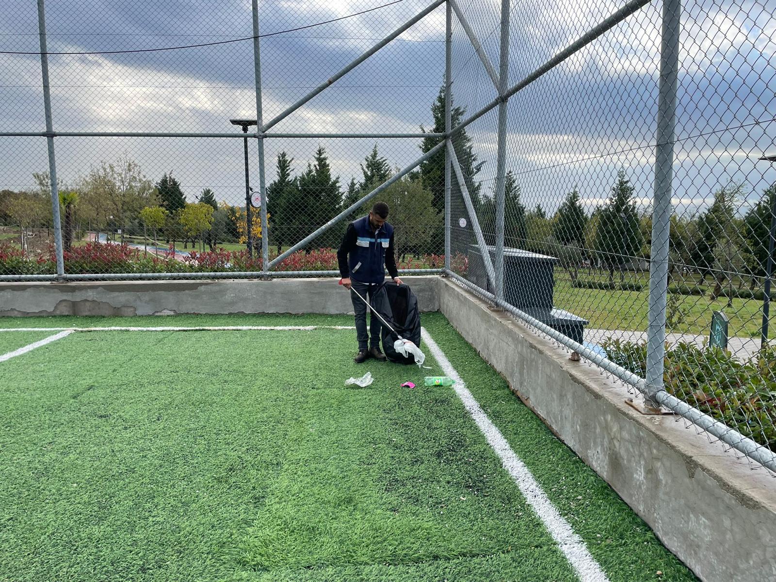 Dilovası Millet Bahçesi Dip Köşe Temizleniyor (9)