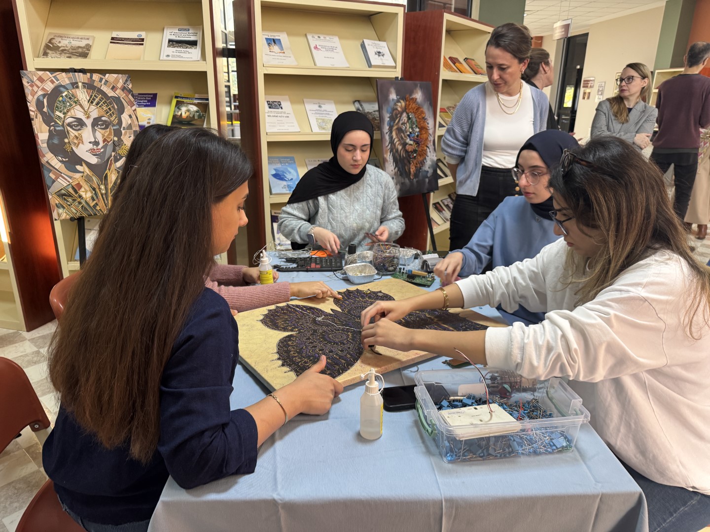 Elektronik Atıklardan Sanata Çevreci Dönüşüm (5) (Büyük)