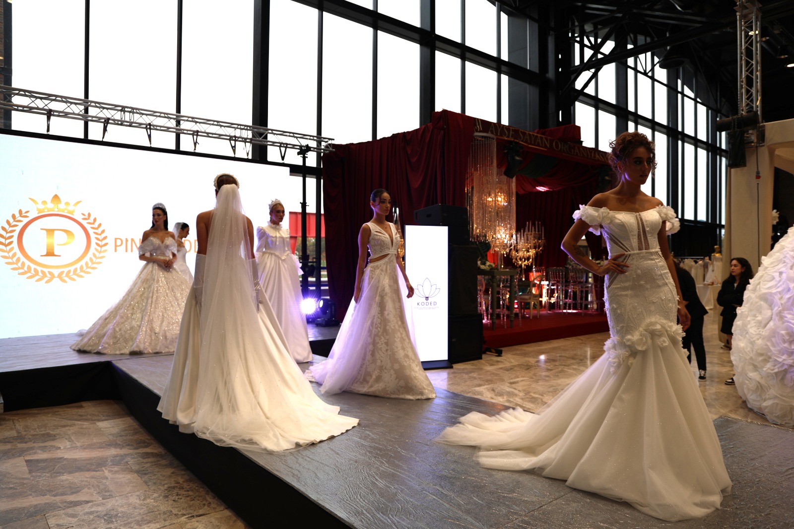 Evlilik Fuarı'nda Gelinlik Defilesi Büyüledi (12)