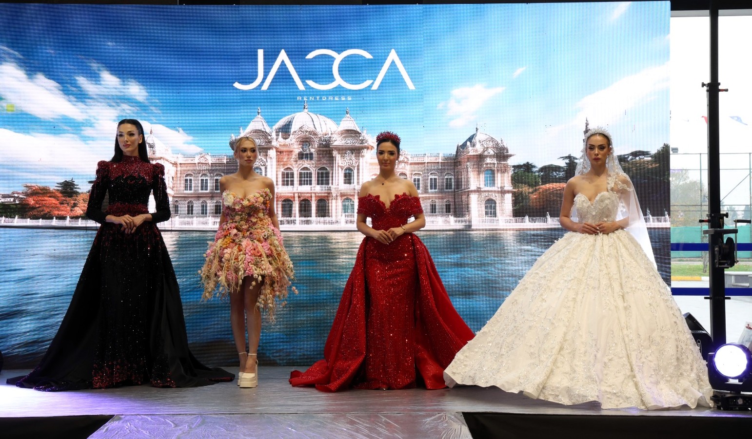 Evlilik Fuarı'nda Gelinlik Defilesi Büyüledi (5)