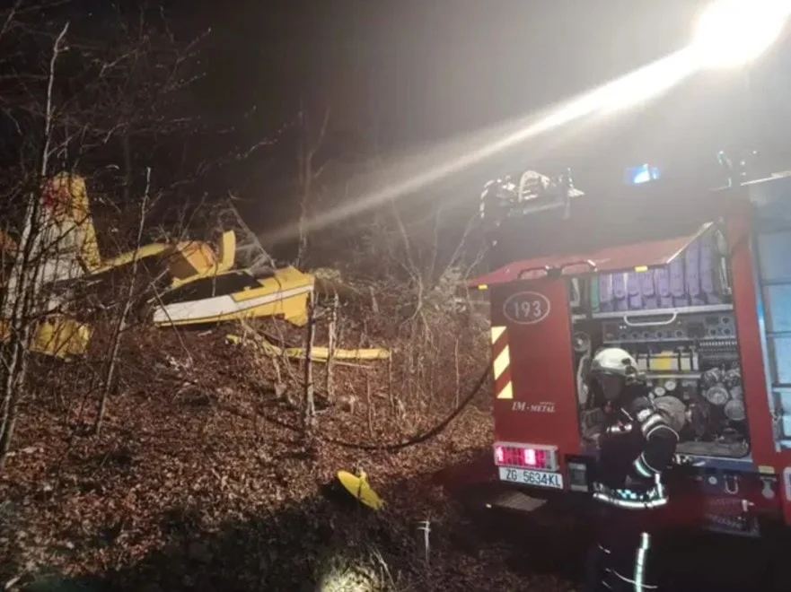 Hirvatistanda Yangin Sondurma Ucagi Dustu 3Jpeg 8N C A B7 Rp Tk Ob M I Xl L Zi Teg