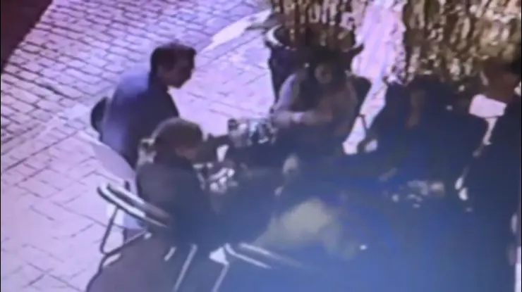 I S T A N B U L B E Y O G L U N D A K A F E D E Z E H I R L E N M E 1021239 303032 157084