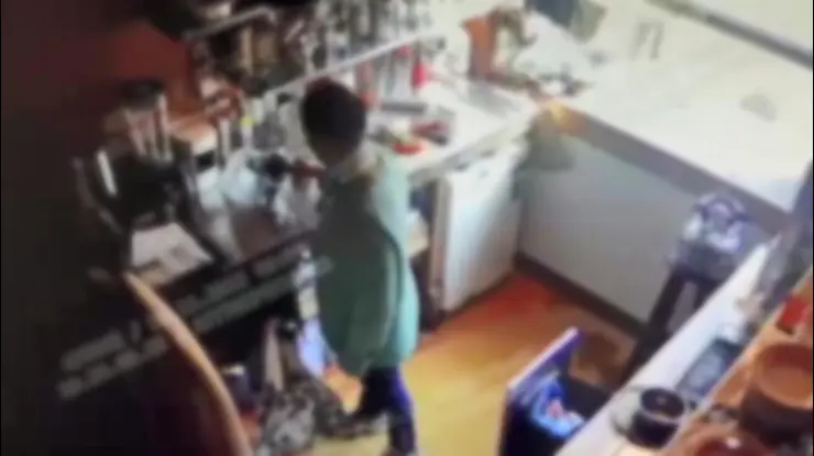 I S T A N B U L B E Y O G L U N D A K A F E D E Z E H I R L E N M E 1021240 303032 831825