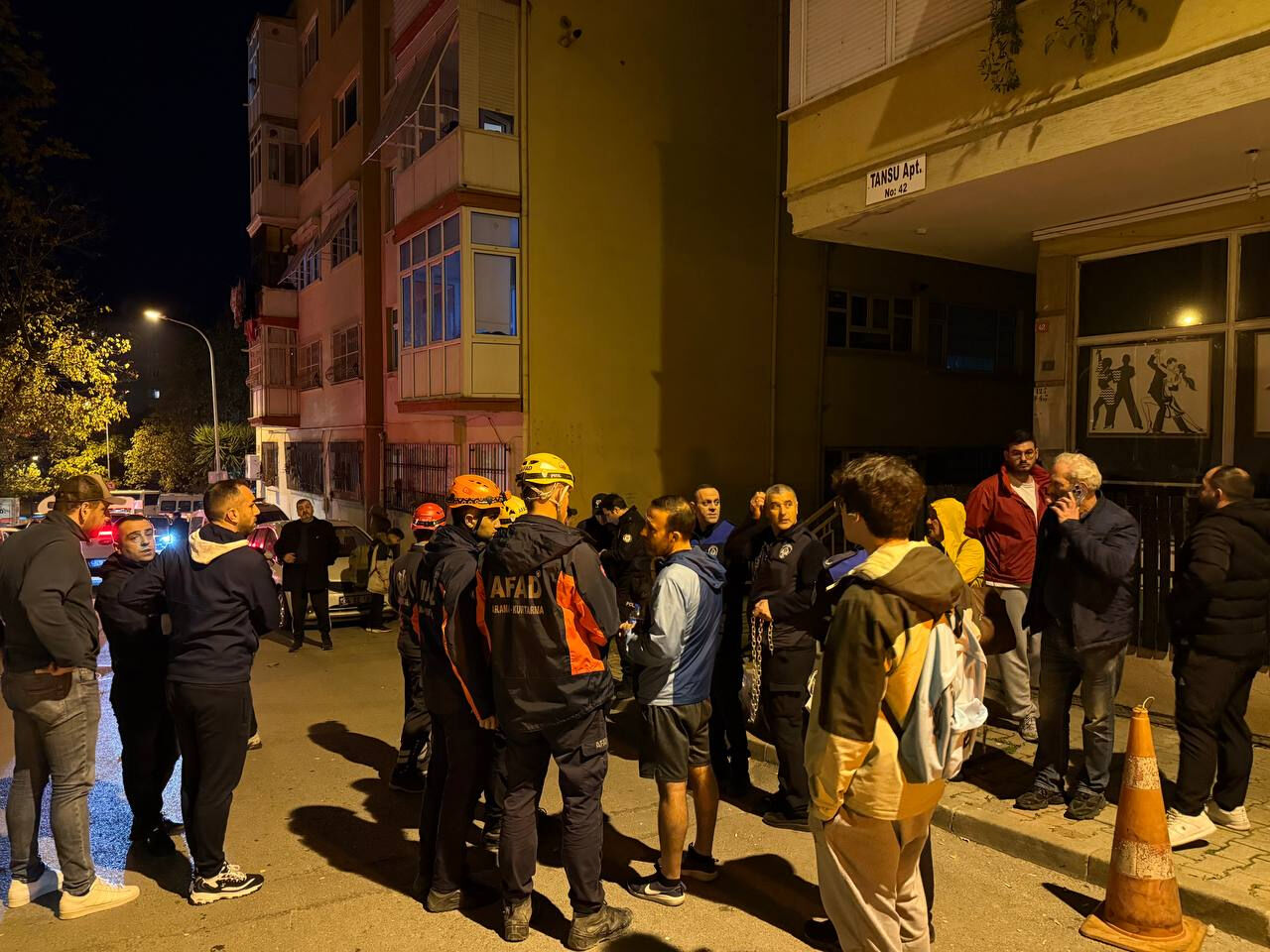 Kartalda Bir Binanin Kolonlari Catladi Tahliye Edilen Apartman Muhurlendi 17620290426957 1