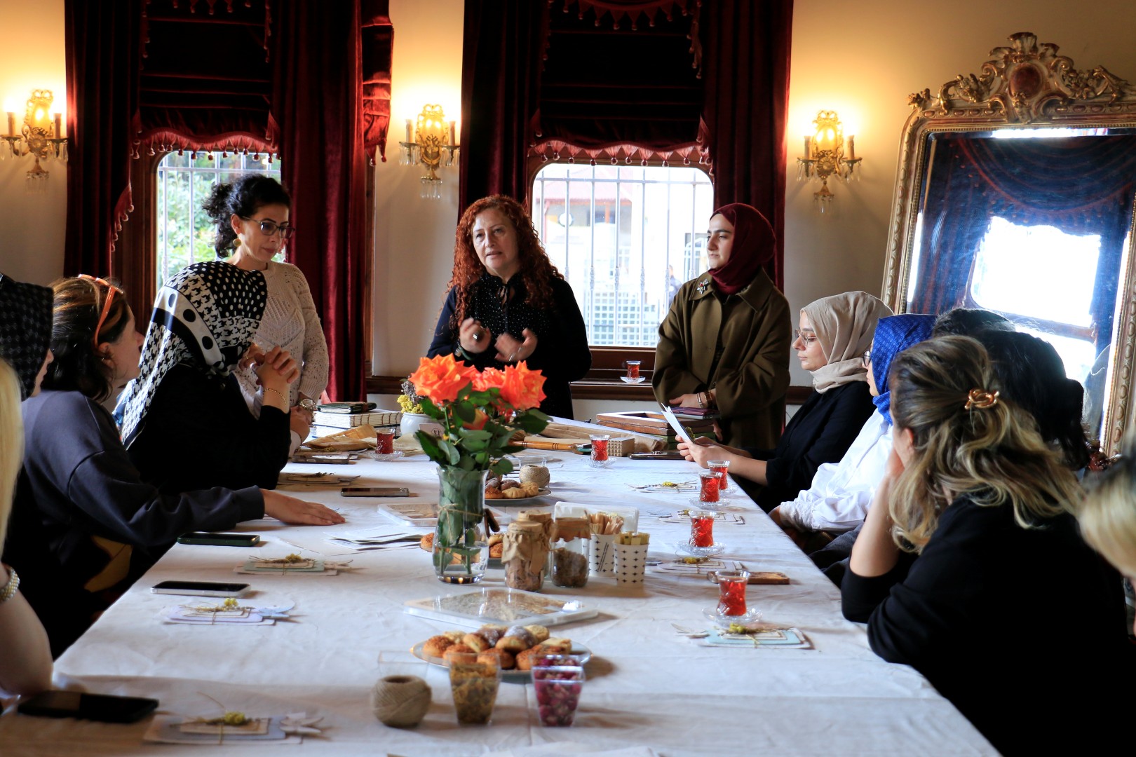 Konak Güllerinin Kâğıttaki Izleri Büyüledi (1)