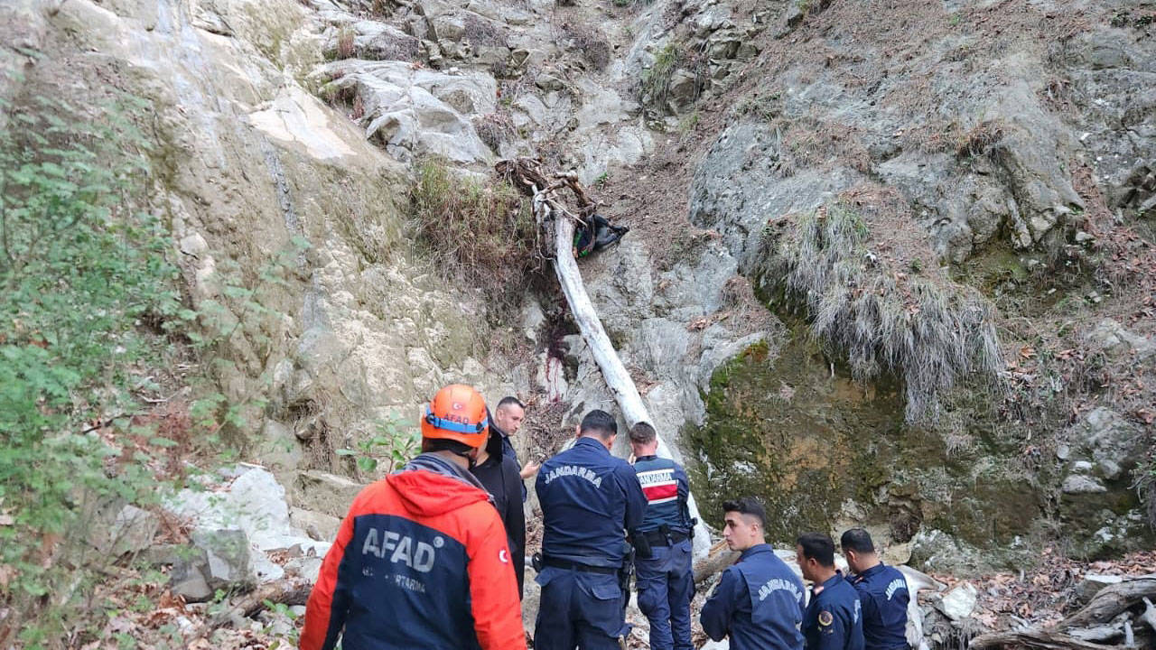 Maras Ta Kayip Olarak Aranan Cocugun Cesedi Ucurum Dibinde Bulundu