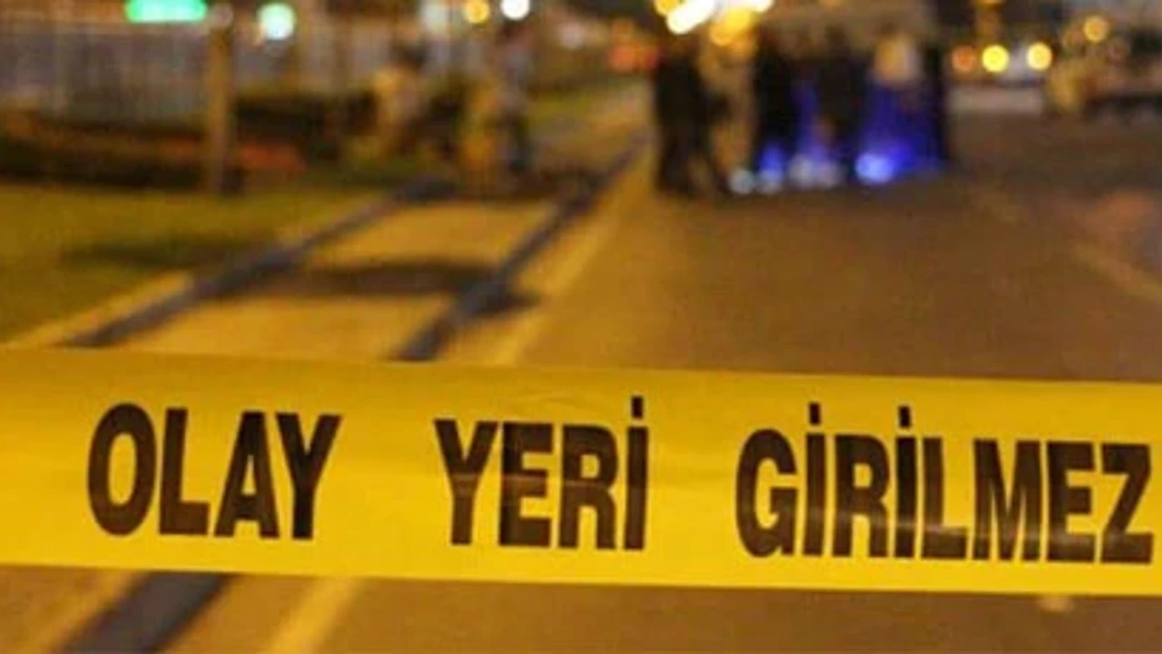 Makineye Bağlı Oğlunun Fişini Çekti!