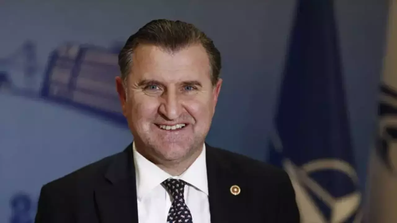 Osman Askin Bak Kimdir Kac Yasinda Ve Nerelidir 1500466398 7354