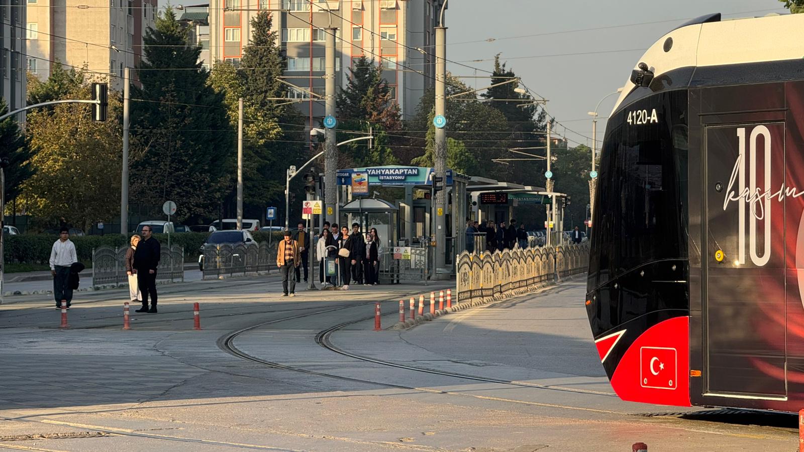 Otobüs Ve Tramvaylarda Ata'ya Saygı (1)-1