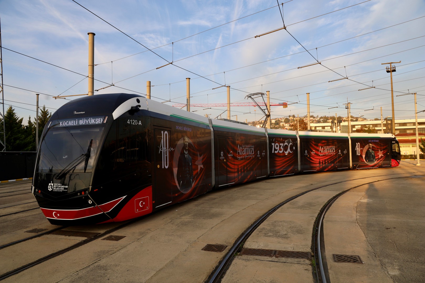 Otobüs Ve Tramvaylarda Ata'ya Saygı (3)