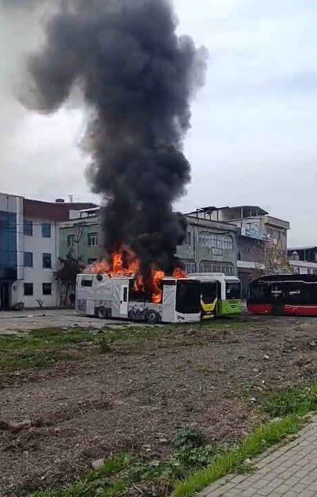 Yetkili Servise Birakilan Park Halindeki 1029162 305364