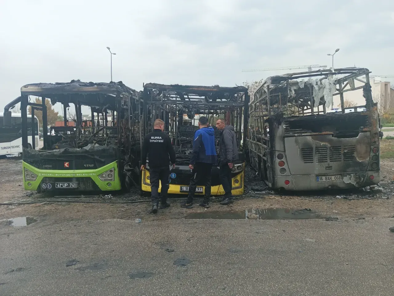 Yetkili Servise Birakilan Park Halindeki 1029172 305364