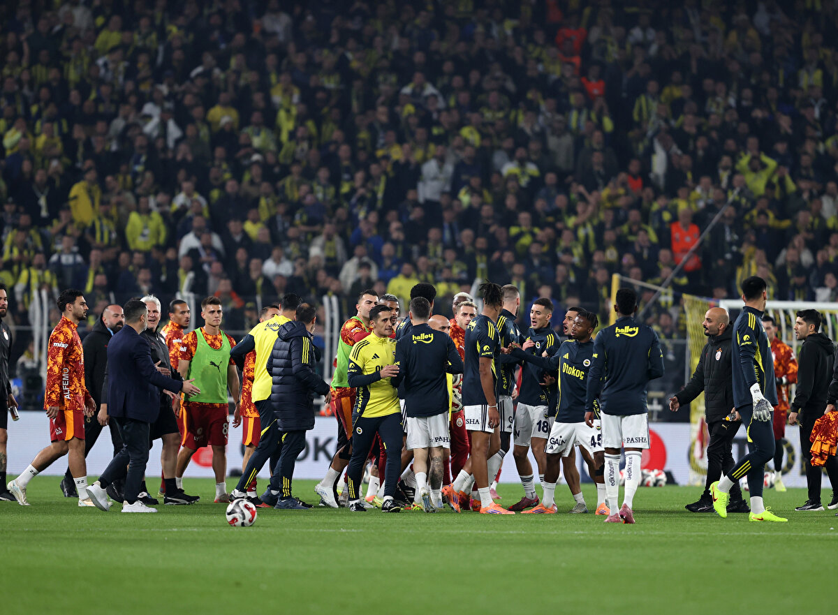 D843424Faa202512013986285639862854Fenerbahce V Galatasaray Turkc4B1Sh Super Lc4B1G