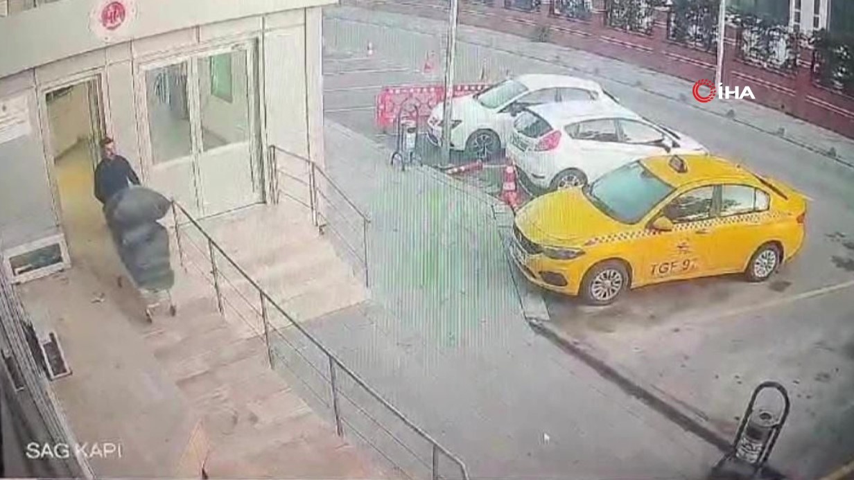 Edac7810 Fbe0 462D 8002 7D8Fdb821420 Frame At 0M10S