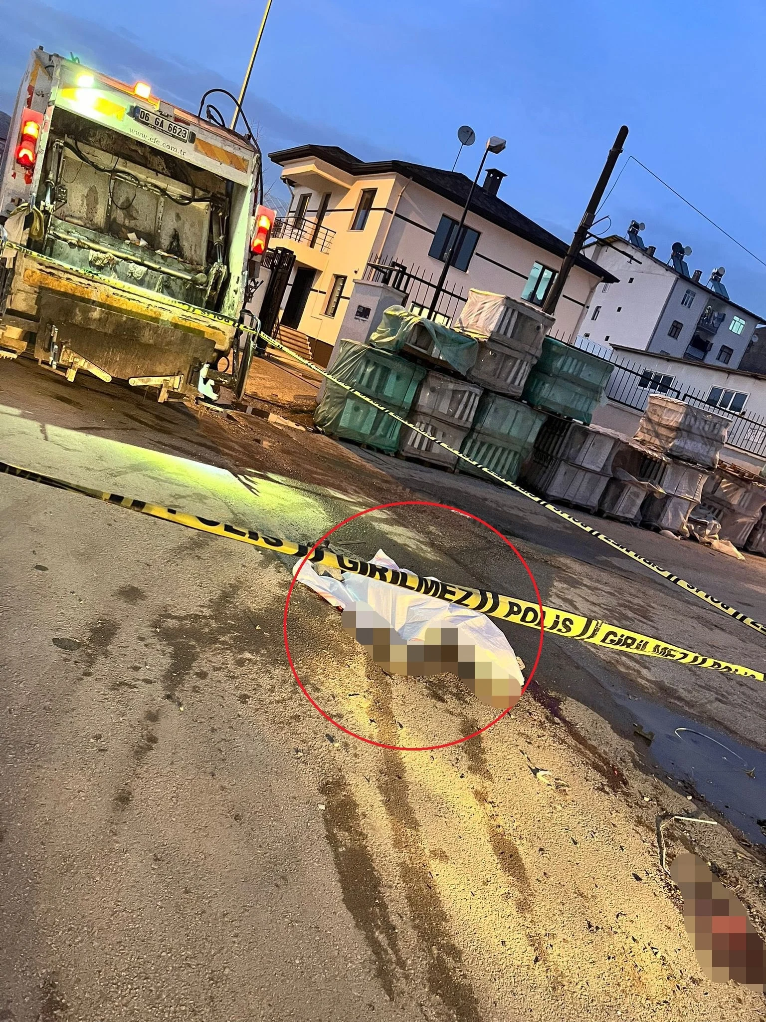 Elazigdacopkamyonununaltindakalanb1064970315994Jpg Wmk W7 R4 Dx0 K Jep61 O S U Xf A