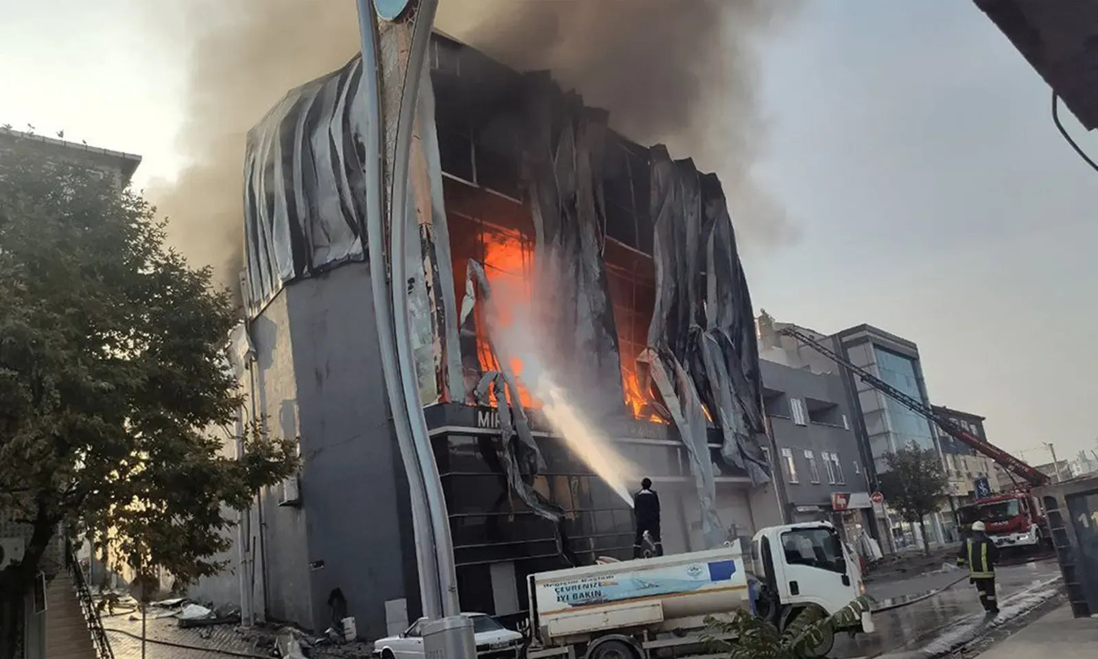 Facia Burada Yasandi 1