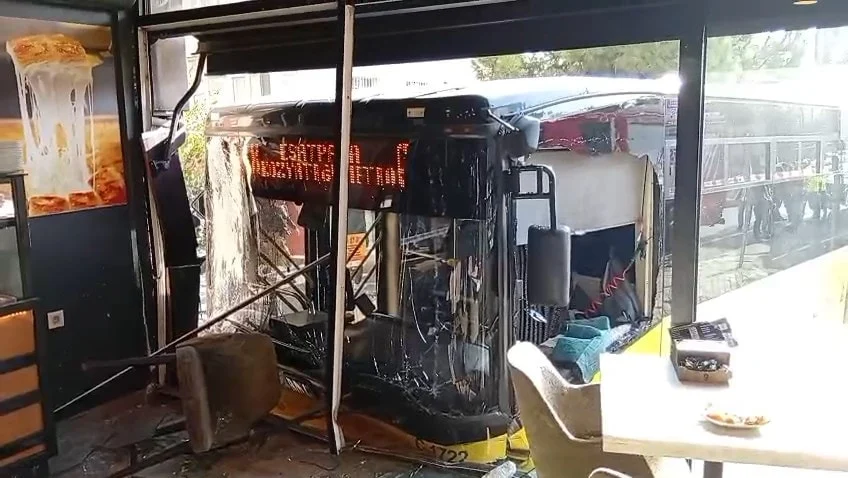 Istanbuluskudardaiettotobusuborek1044970310088Jpg Up Vz A6 J P E28 Qd25 Jvr X T Q-1