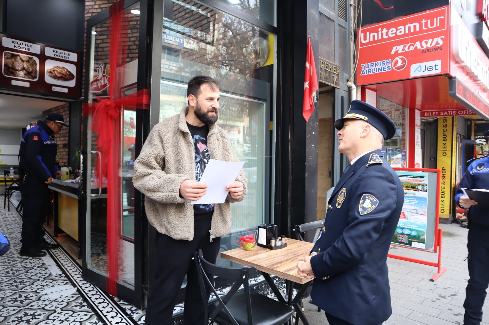 İzmit’te Kamu Alanı Işgallerine Sıkı Denetim (7)