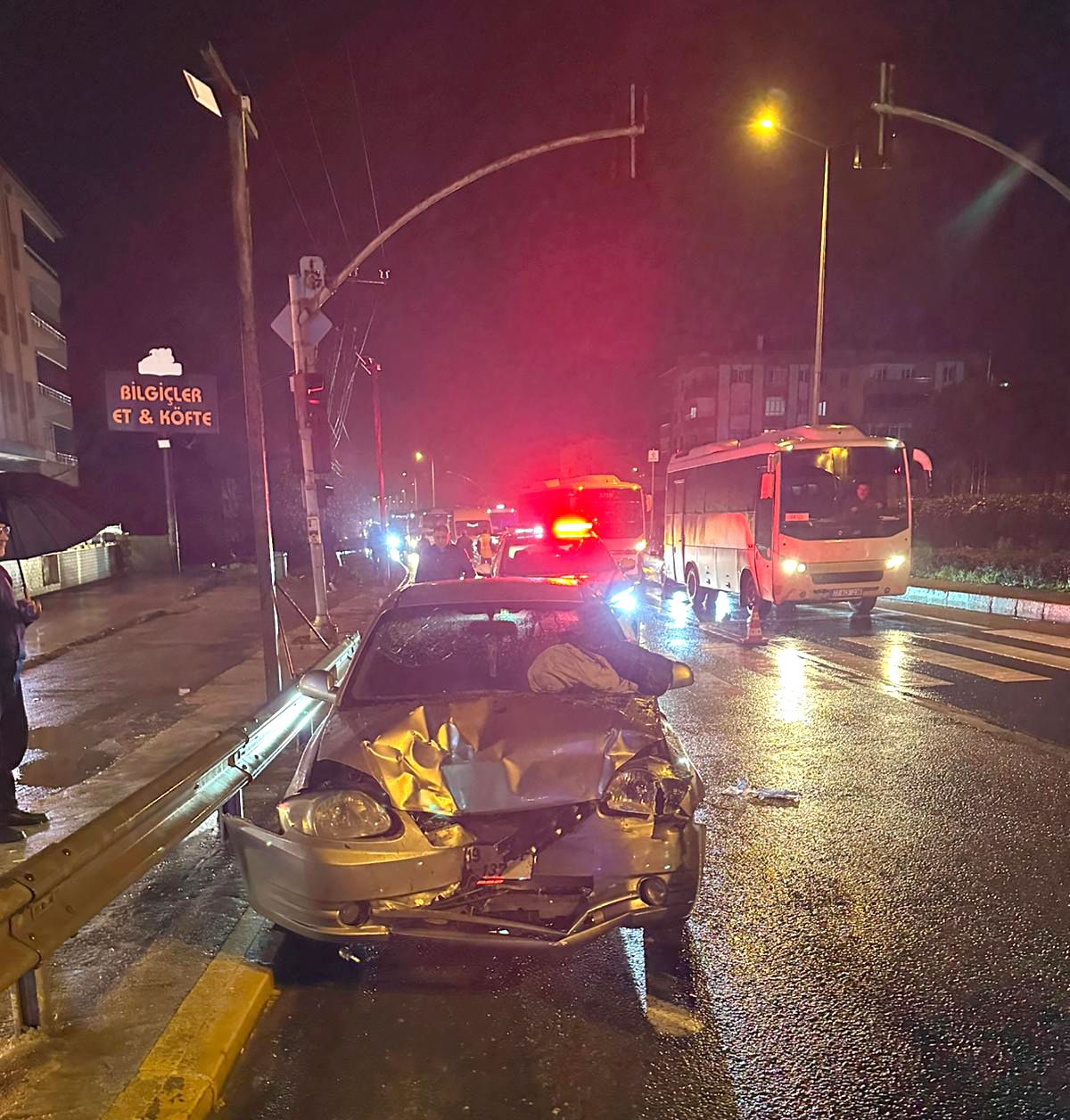 Karamurselde Kavsakta Zincirleme Panik 6 Kisi Hastanelik Oldu 1767834481