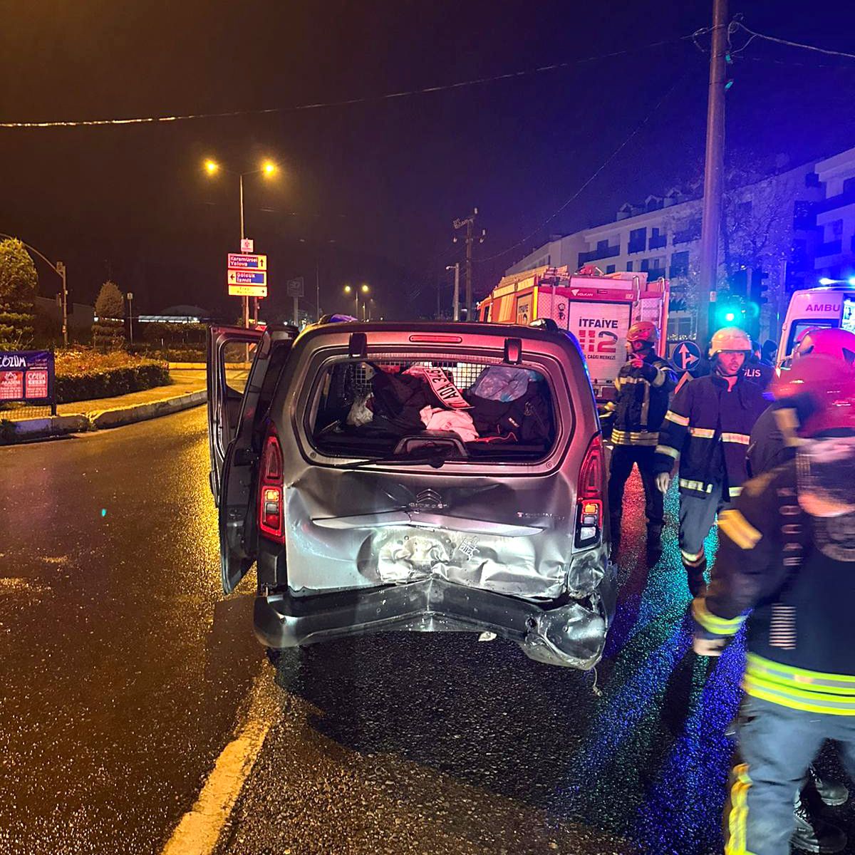 Karamurselde Kavsakta Zincirleme Panik 6 Kisi Hastanelik Oldu 2