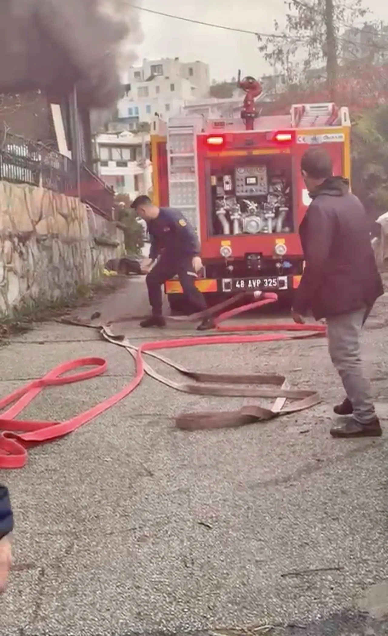 Mahalleyi Korkutan Olay Once Esyalari Firlatti Sonra Evini Atese Verdi 1752852 202512041635 20251204163556 2