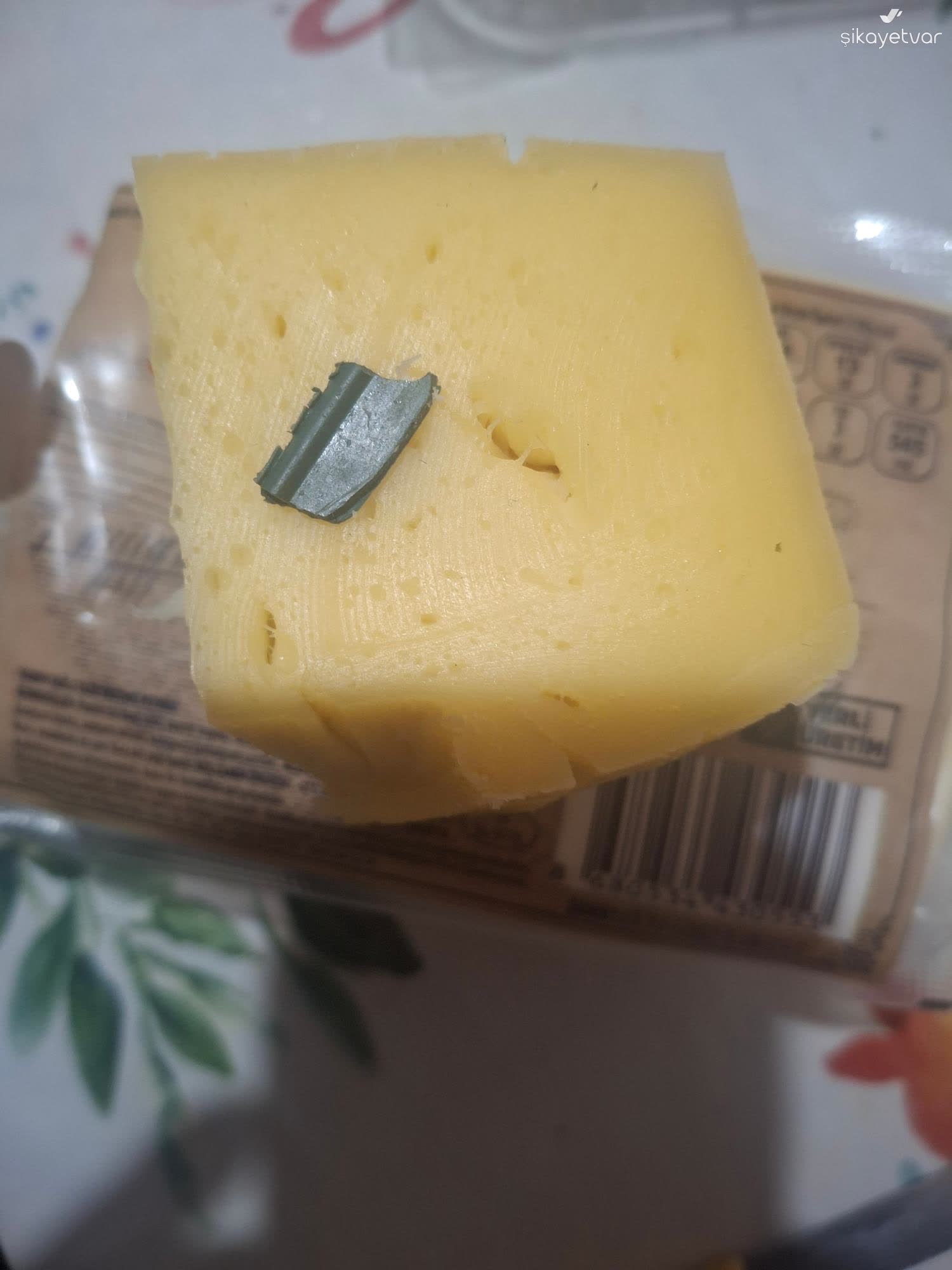 Peynirin Icinden Cikan Plastik Parca Guvenimizi Sarsiyor 2