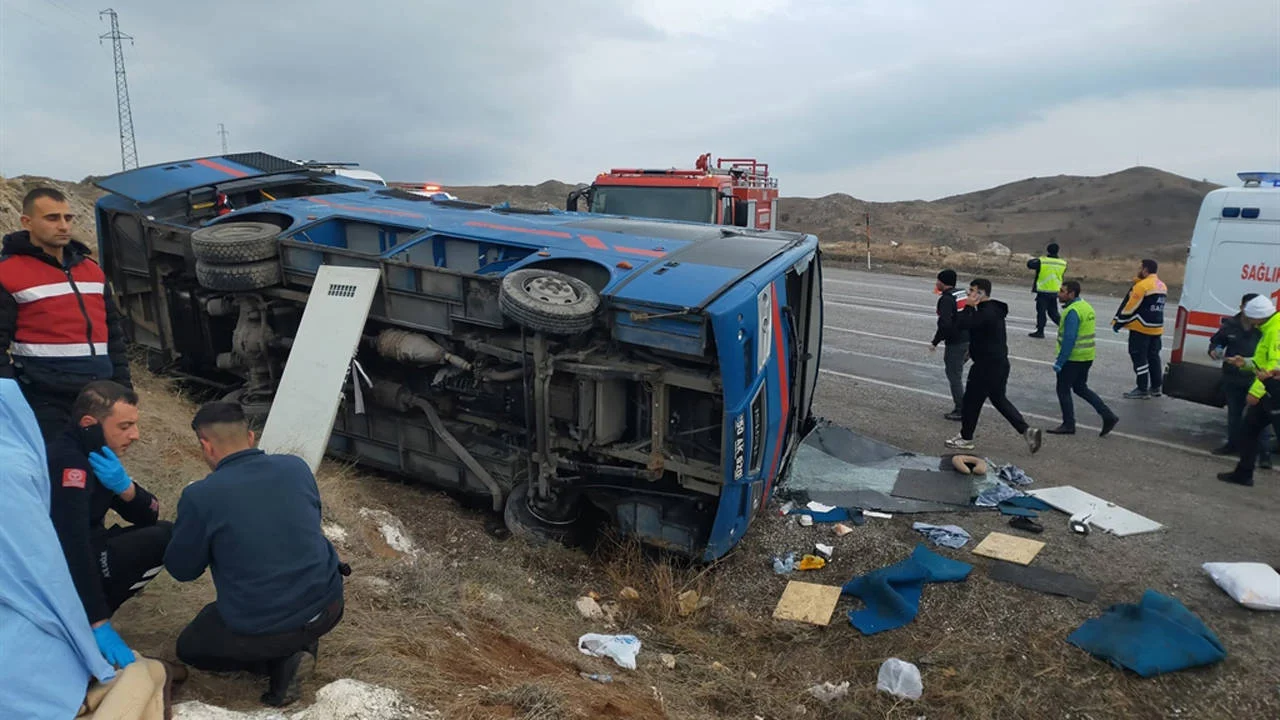 Sivas Ta Cezaevi Nakil Araci Devrildi 9 Kisi Yaralandi