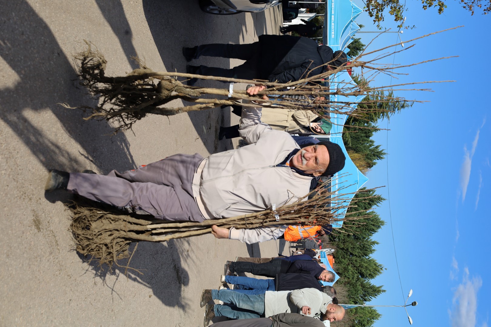 Üreticilere 3 Bin 600 Trabzon Hurması Fidanı Dağıtıldı (1)