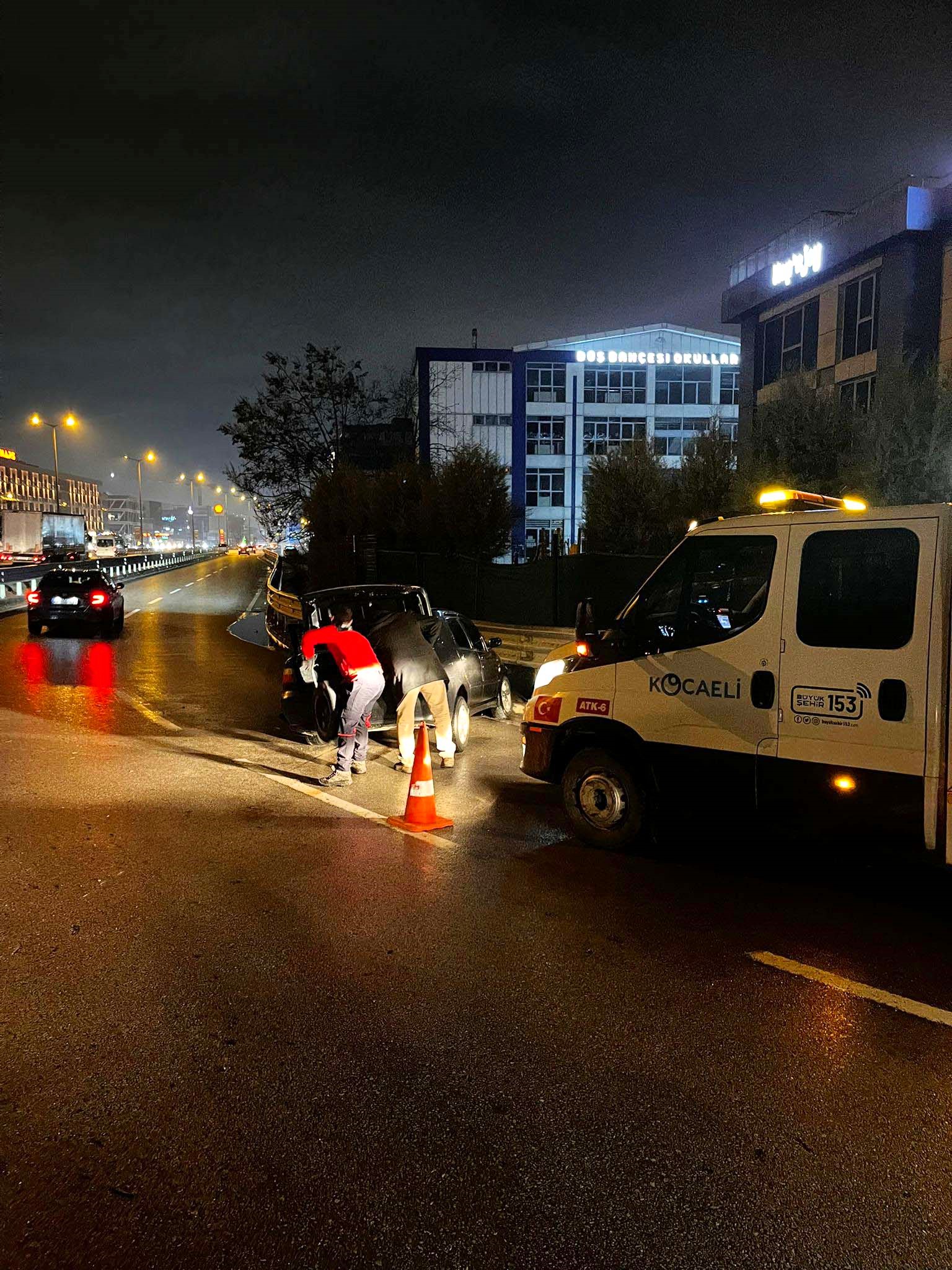 Büyükşehir A Takımı'ndan Kazaya Anında Müdahale (1)