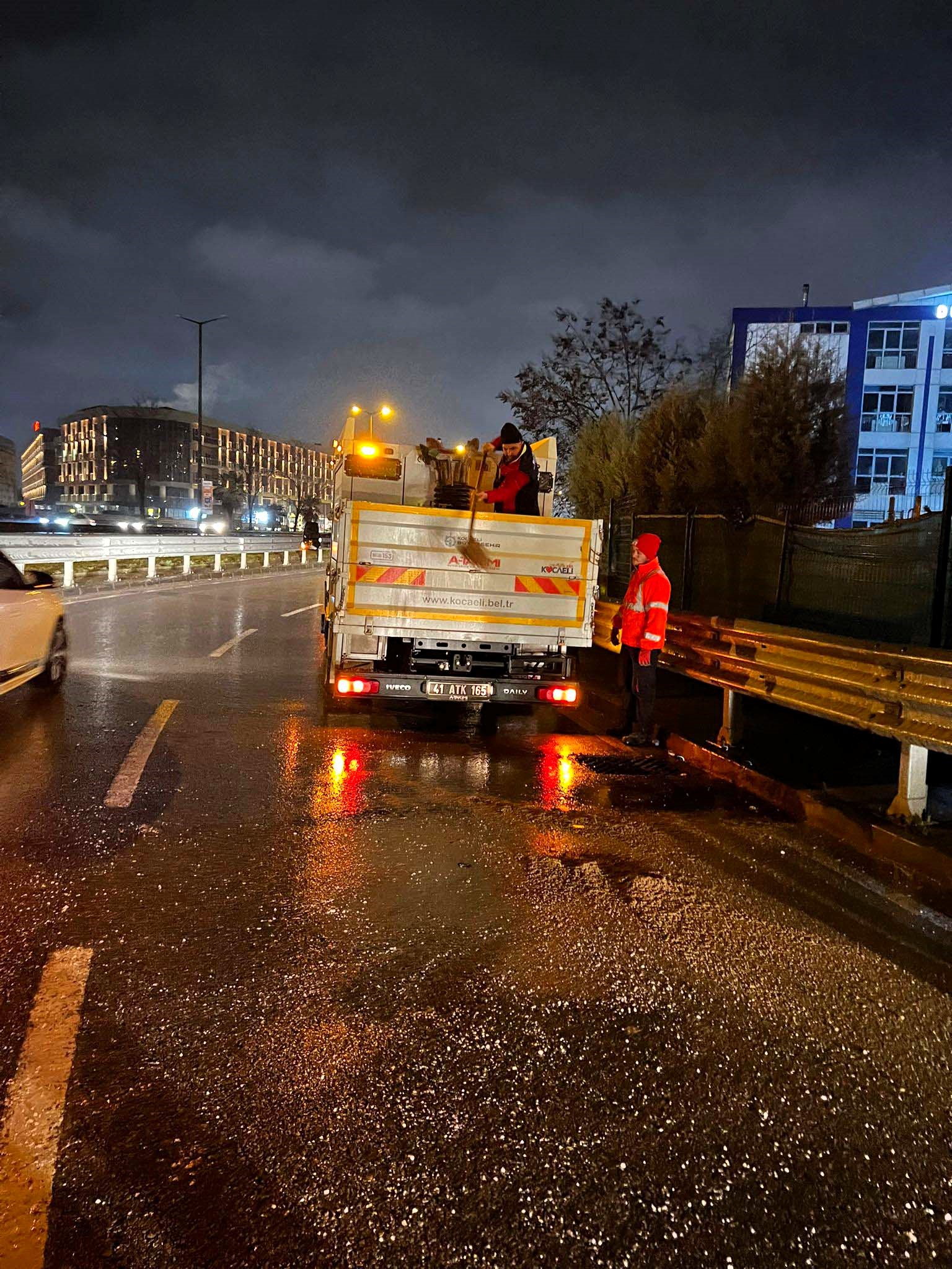 Büyükşehir A Takımı'ndan Kazaya Anında Müdahale (4)