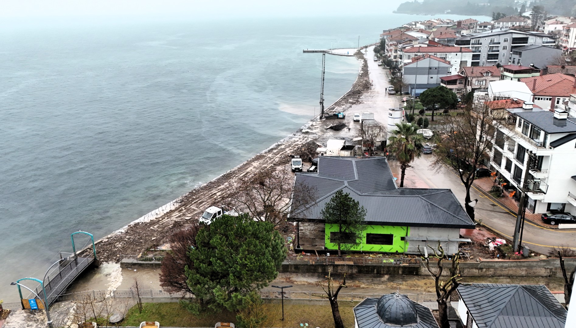 Büyükşehir'den Ulaşlı Sahiline Dalga Kırıcı Set (5) (Büyük)