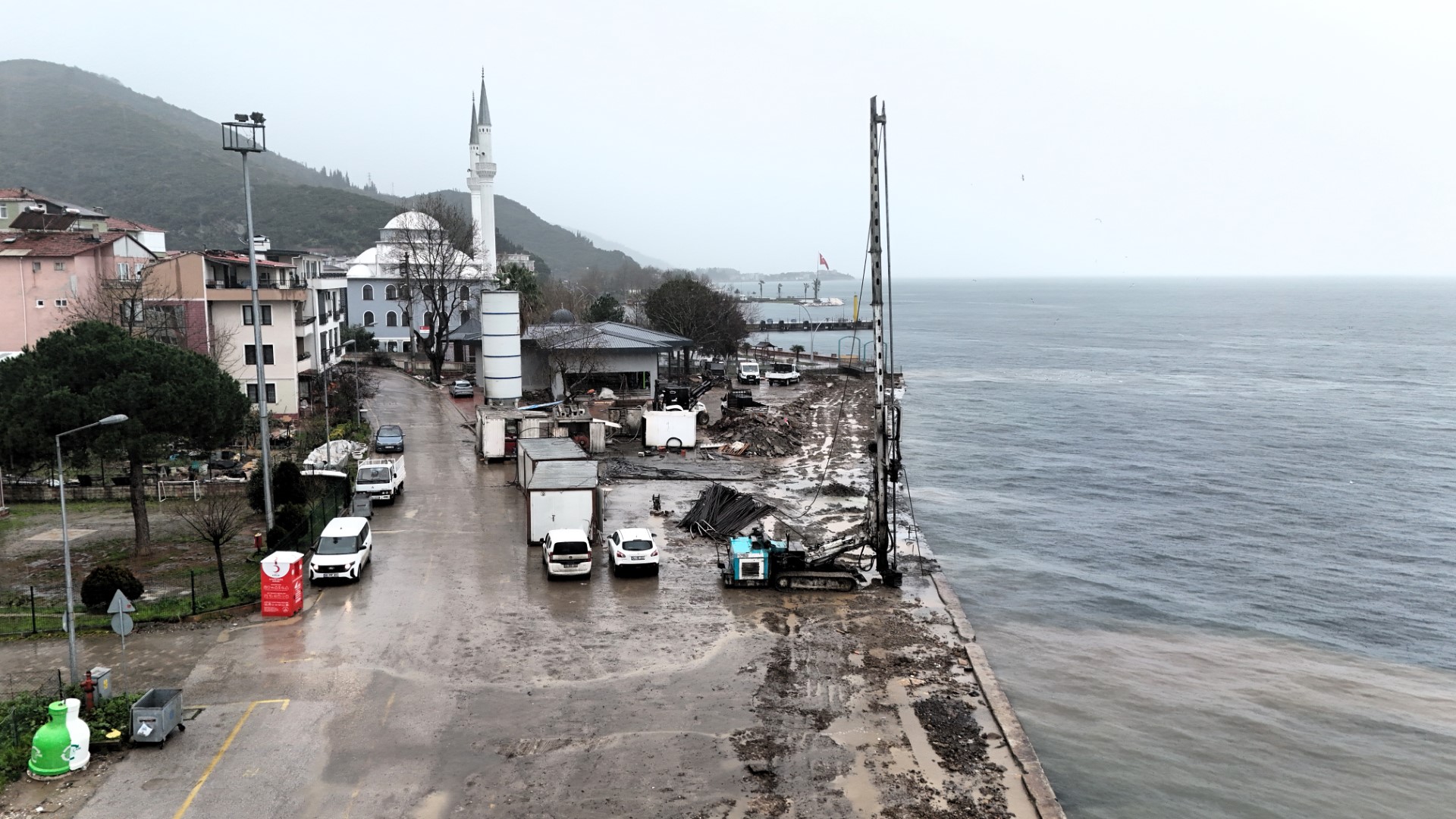 Büyükşehir'den Ulaşlı Sahiline Dalga Kırıcı Set (8) (Büyük)