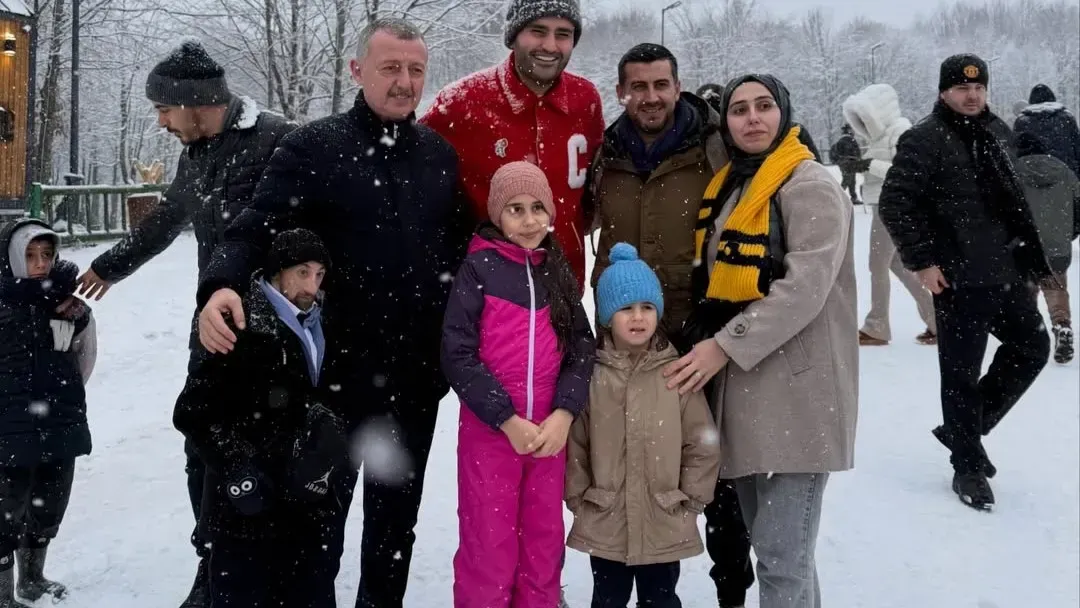 Czn Burak Kartepe Zirvesinde Kar Keyfi Yapti1Wwwcagdaskocaelicom