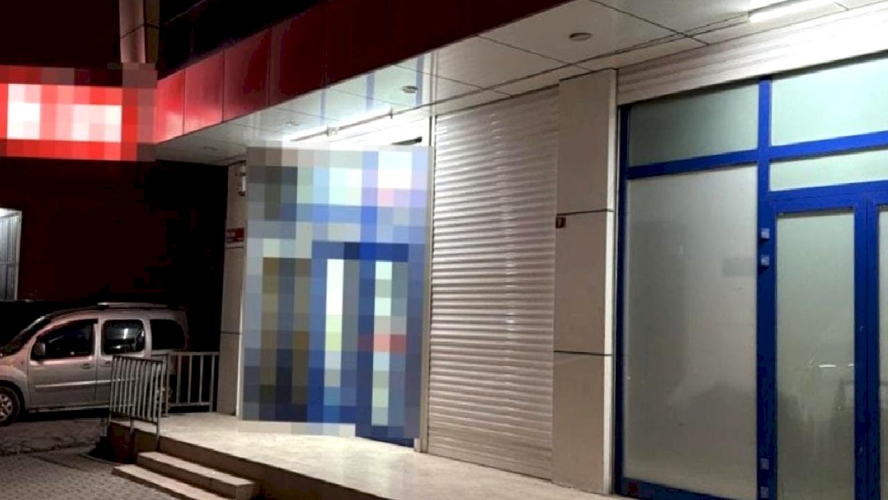 Istanbul Arnavutkoyde 14 Yasindaki Supheliden Markete Silahli Saldiri Lz5V2Ds K