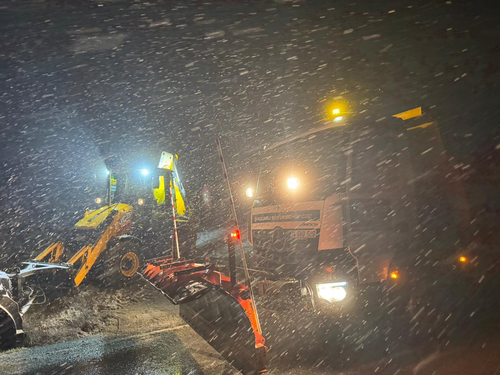 Kocaeli Büyükşehir'den Kar Teyakkuzu (2)