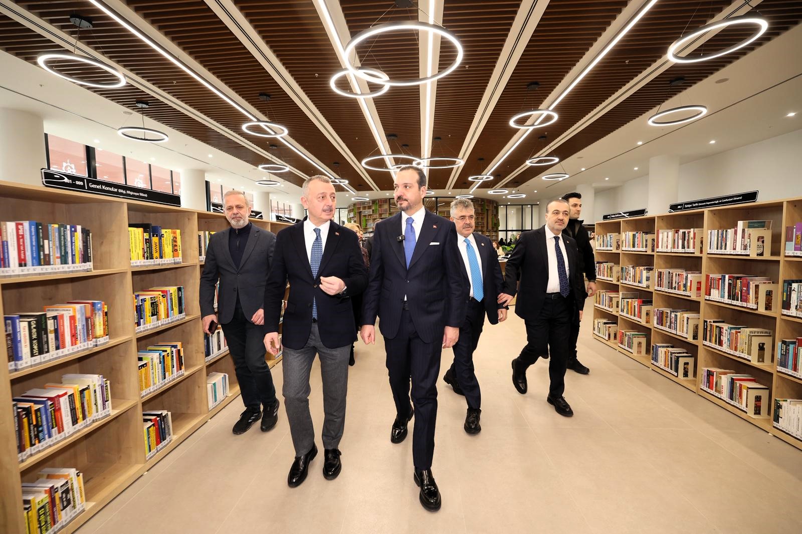 Kürşad Zorlu’dan Alev Alatlı Kütüphanesi’ne Övgü (5)