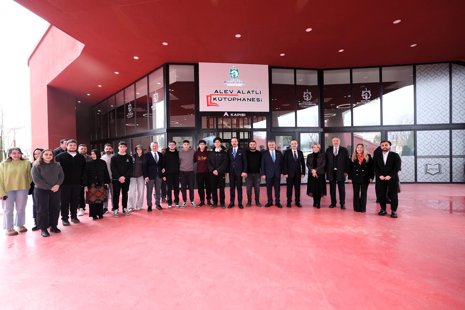 Kürşad Zorlu’dan Alev Alatlı Kütüphanesi’ne Övgü (6)