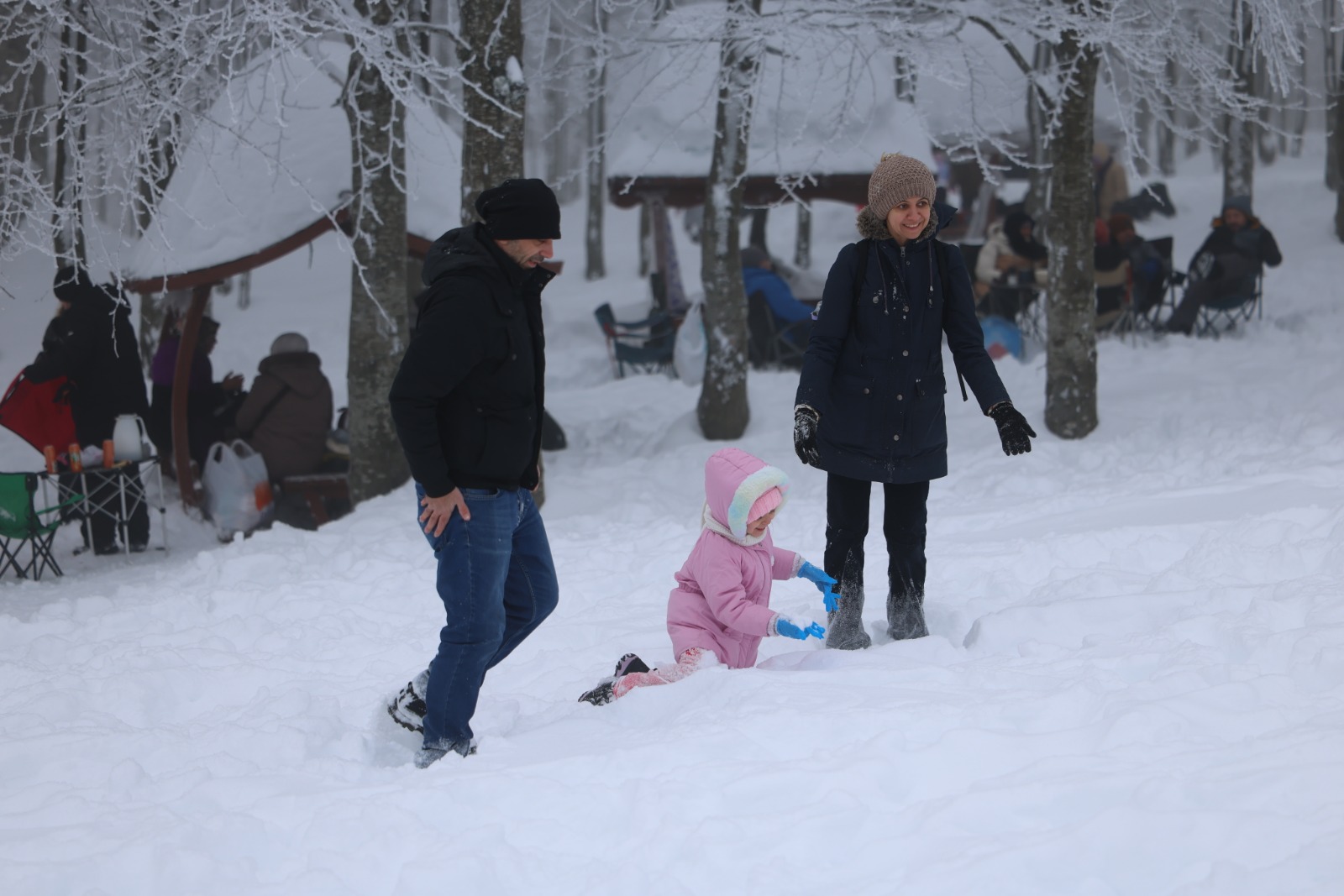 Kuzuyayla'da Kar Keyfi Kış Masalına Dönüştü (5)