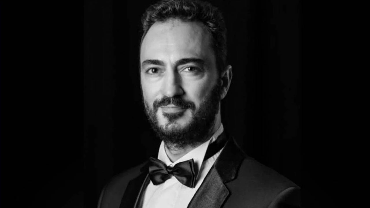 Opera Sanatcisi Balkondan Duserek Hayatini Kaybetti