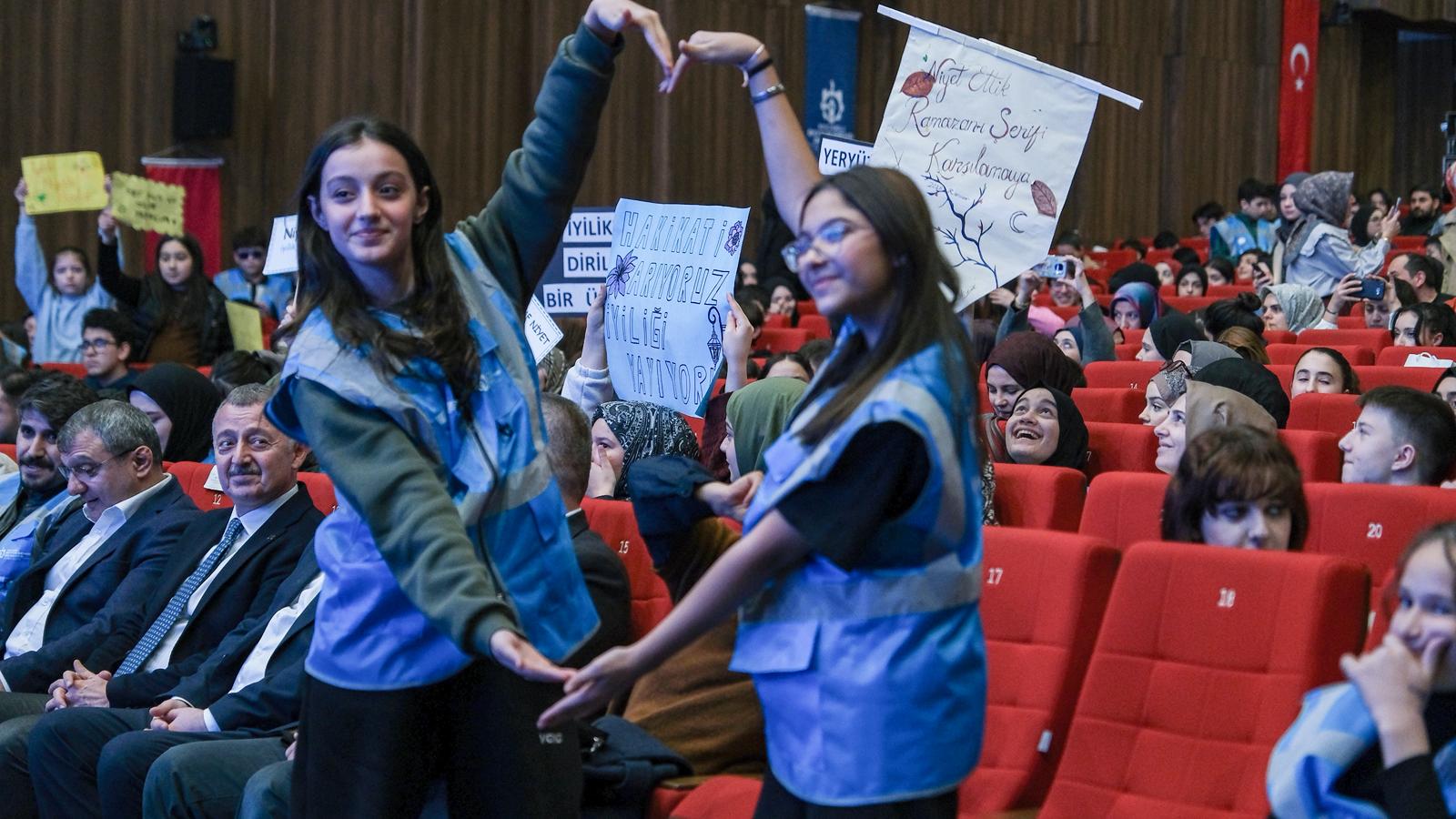 Büyükakın %22İyilik Bulaşıcıdır, Biz De Onun Taşıyıcısıyız%22 (11)-1