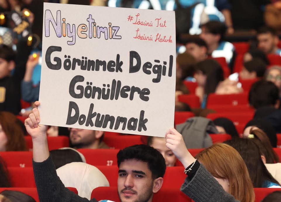 Büyükakın %22İyilik Bulaşıcıdır, Biz De Onun Taşıyıcısıyız%22 (3)-1