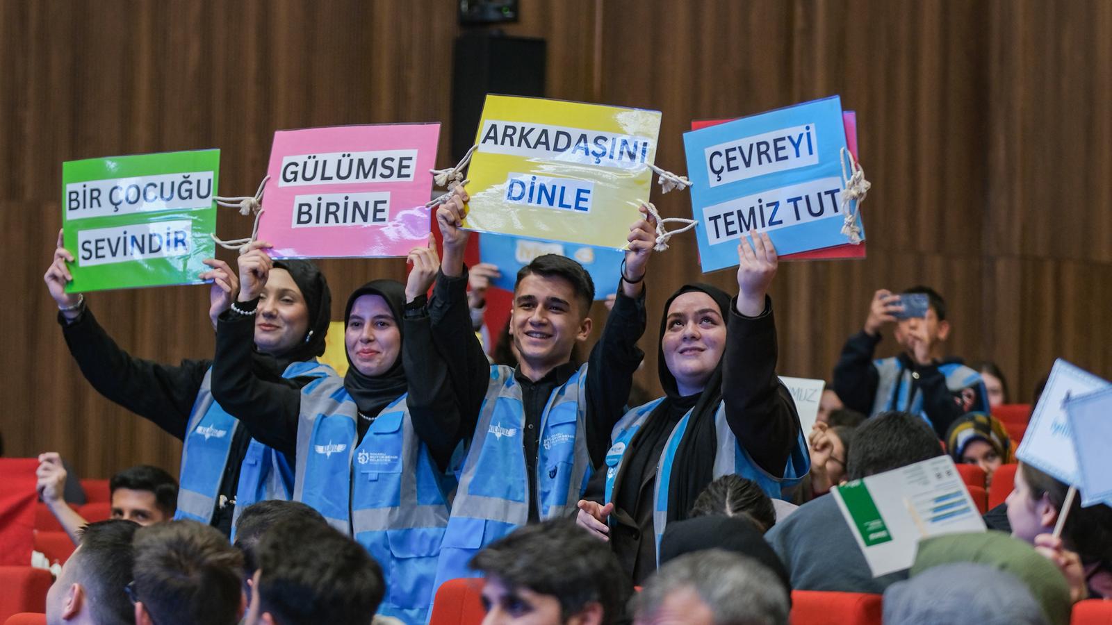 Büyükakın %22İyilik Bulaşıcıdır, Biz De Onun Taşıyıcısıyız%22 (7)-1