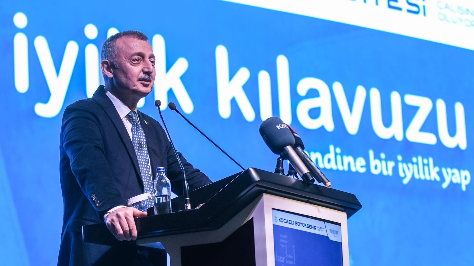 Büyükakın %22İyilik Bulaşıcıdır, Biz De Onun Taşıyıcısıyız%22 (8)-1