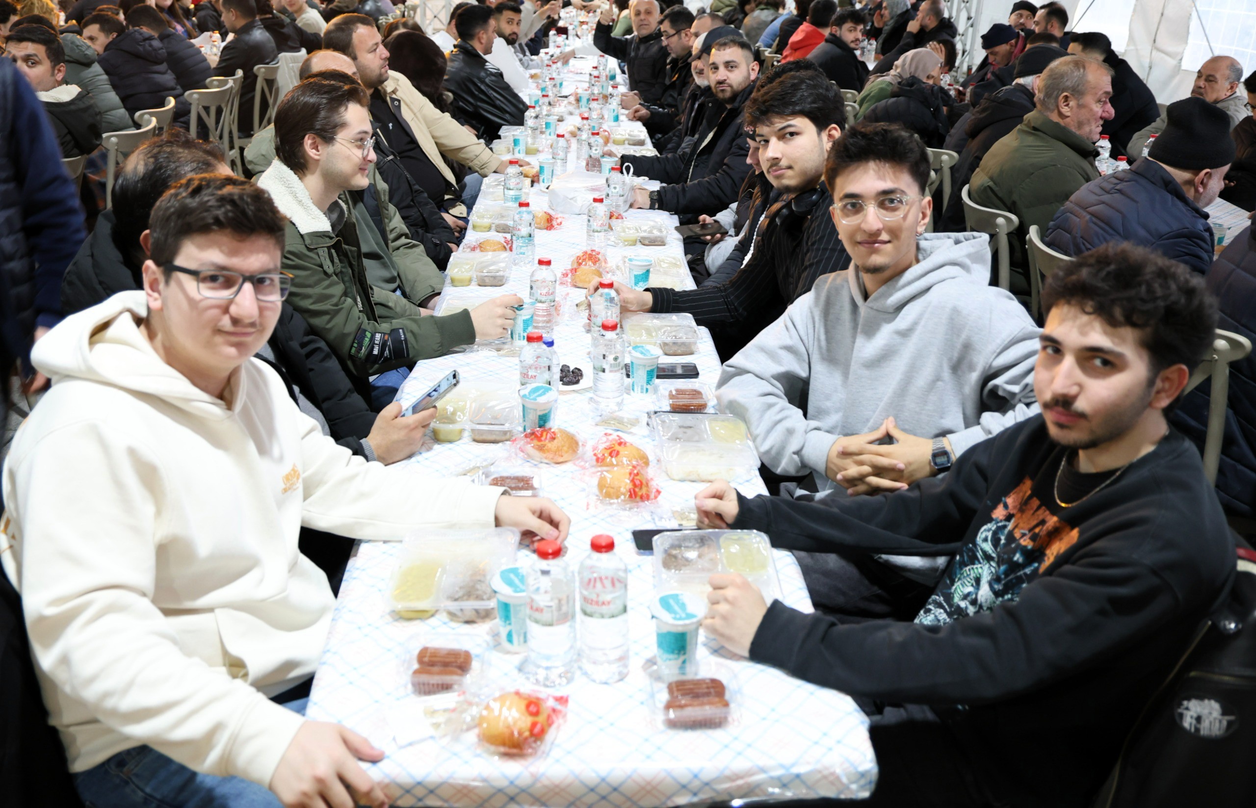 Büyükşehir Ramazan Çadırı'nda Ilk Oruçlar Açıldı (10)