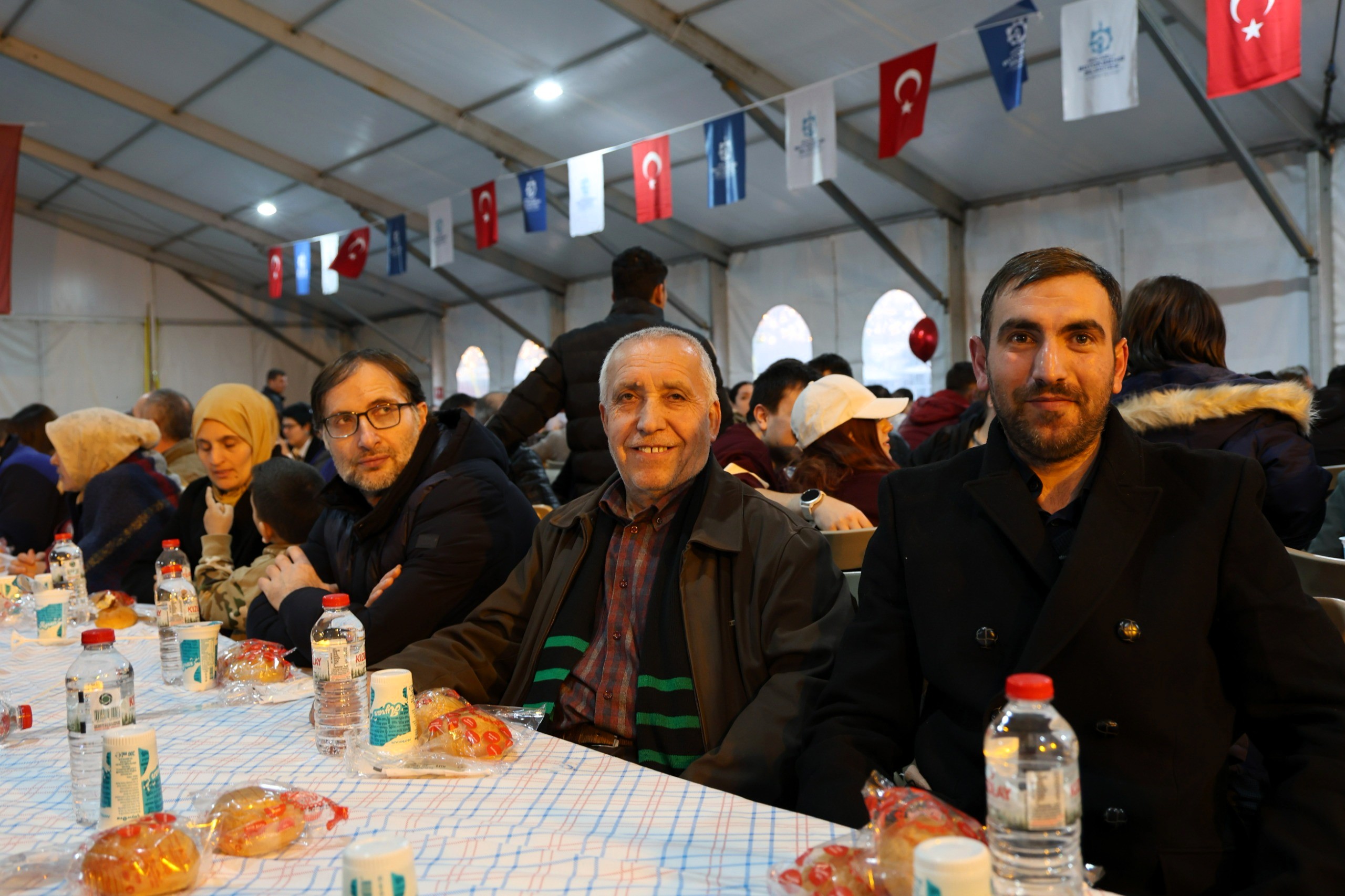 Büyükşehir Ramazan Çadırı'nda Ilk Oruçlar Açıldı (5)