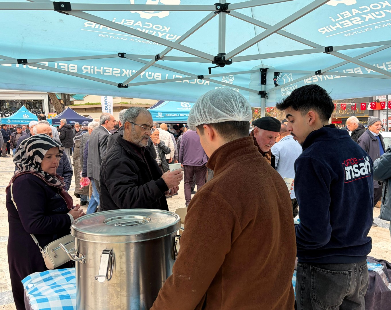 Büyükşehir'den Deprem Şehitleri Için Çorba Ikramı (2)