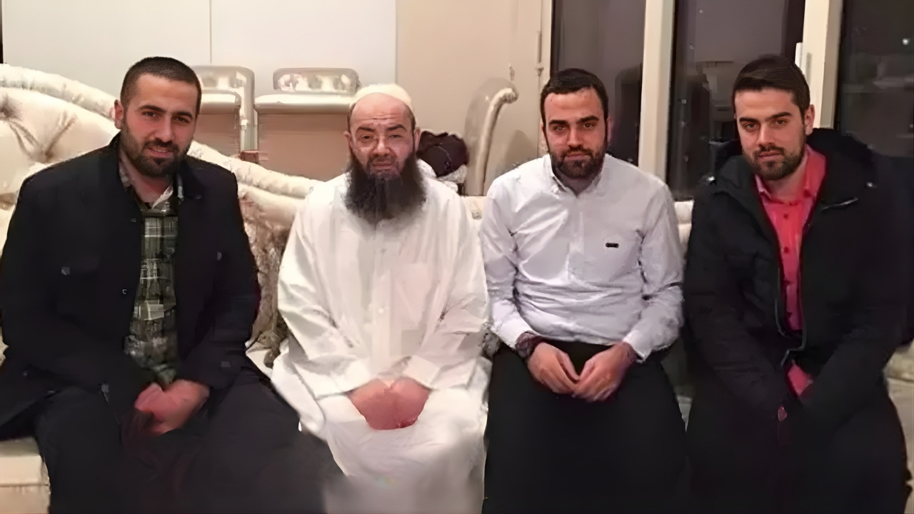 Esat Palazoglu Kimdir