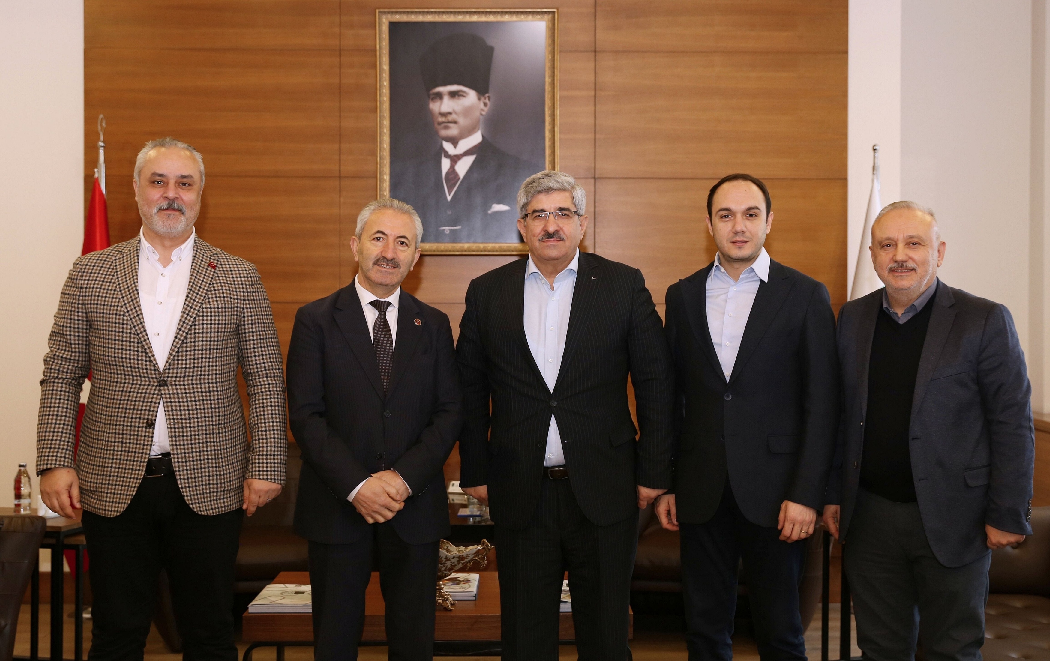 İzmi̇t Beledi̇ye Başkan Yardimcisi Hülür