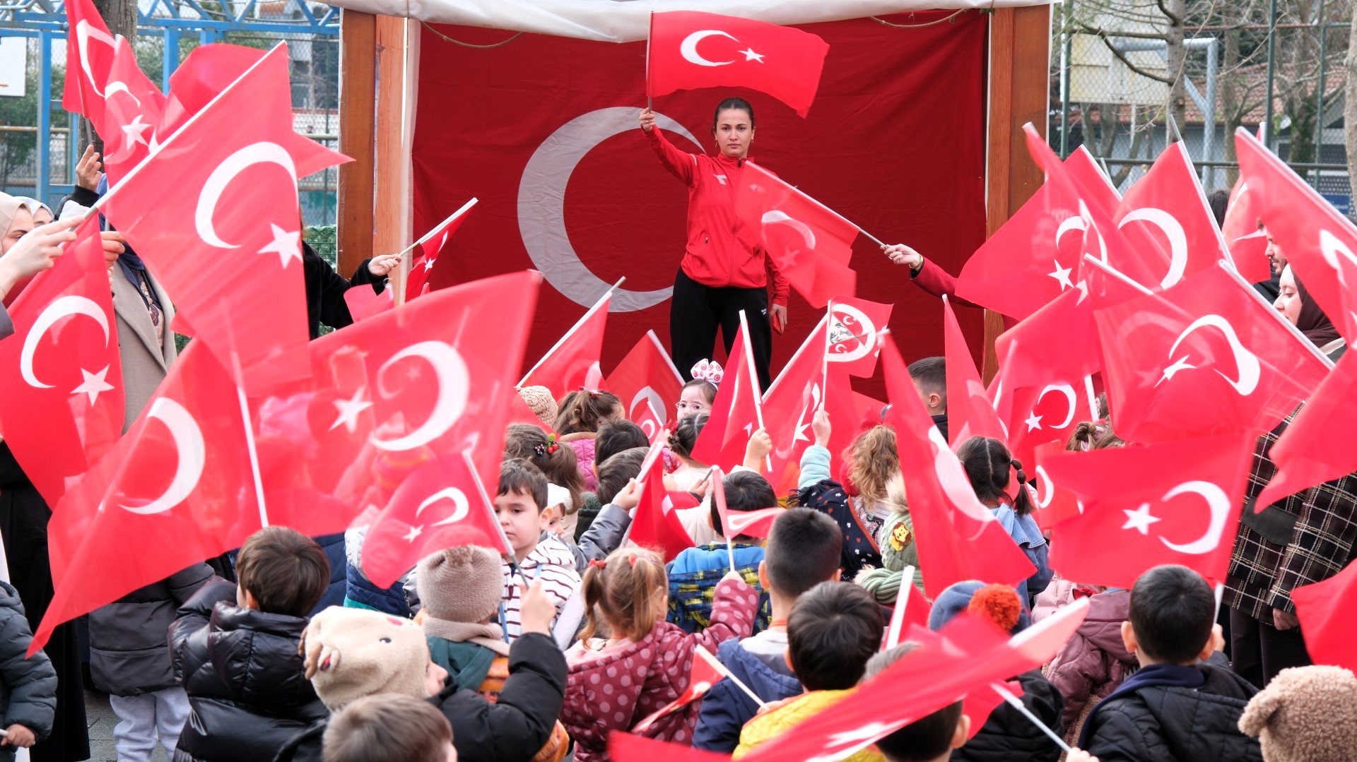 Lokomotif'te Ilk Ders Zili Bayrak Sevgisi Ile Çaldı (15)