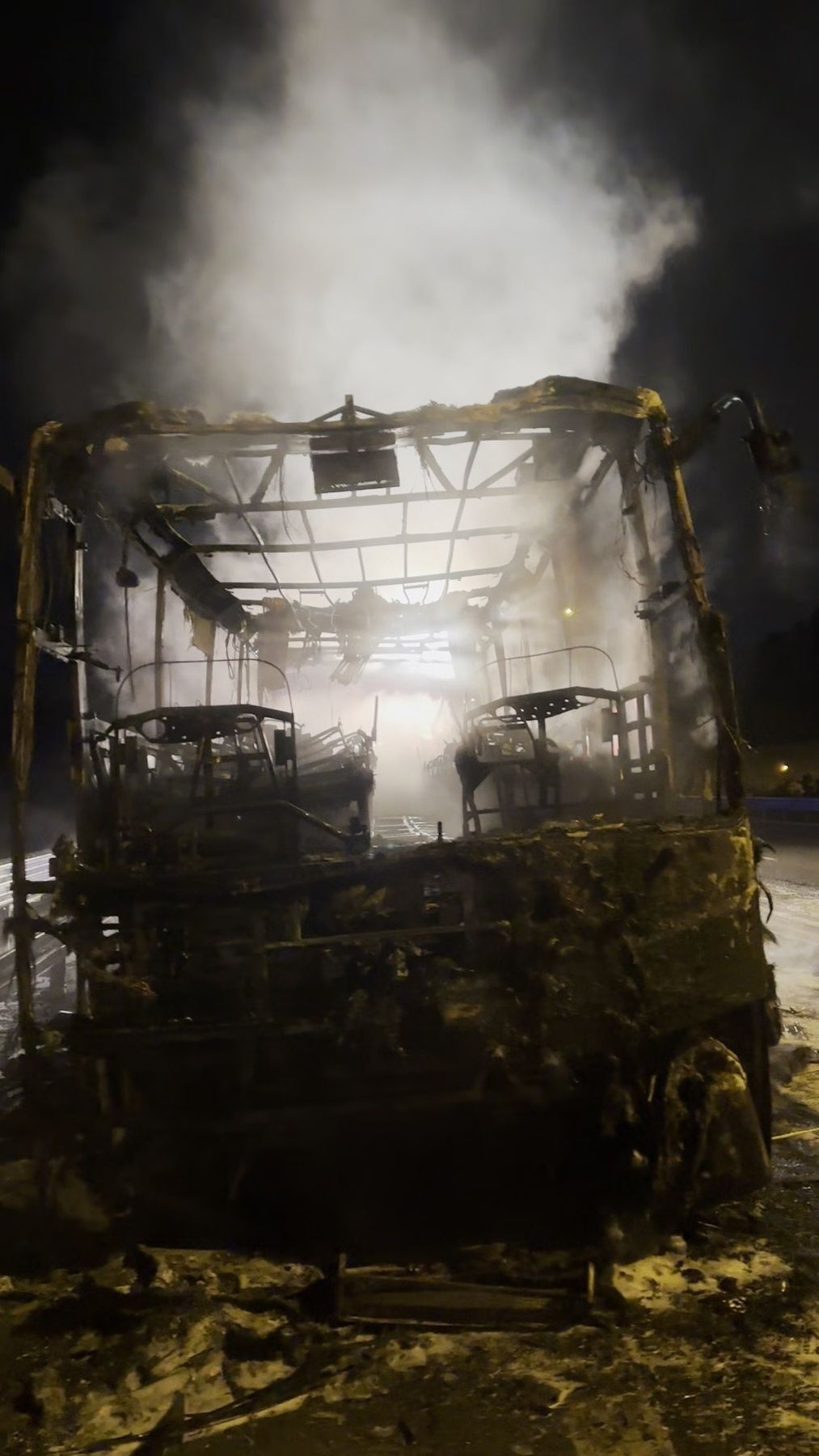 Otoyolda Yolcu Otobusu Alev Aldi 1187626 352881